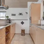 Semesterbostad Thorwith - 150m From The Sea By Interhome