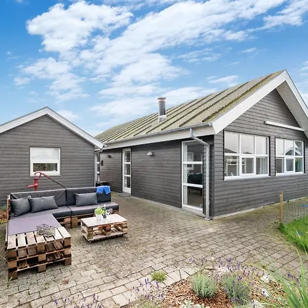 Thorwith - 150m From The Sea By Interhome *